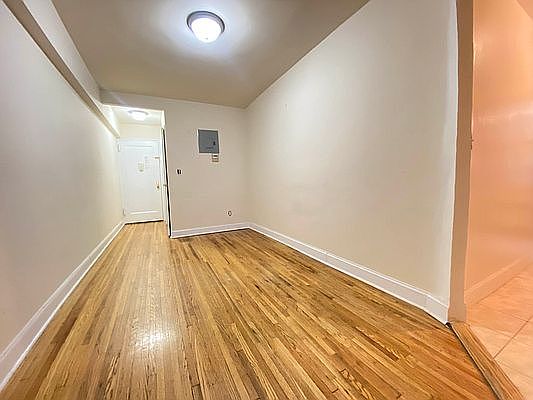 5th image of 143-29 Barclay Ave #6A