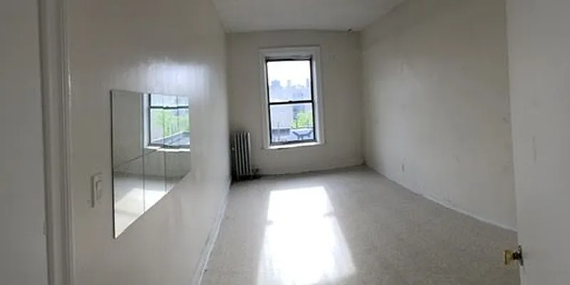 Rented by Smart NY Realty LLC | media 22