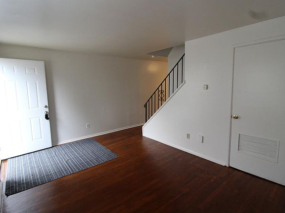 3rd image of 1/2 Poplar St
