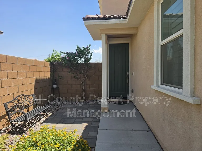 73533 Granita Dr — Photo 3