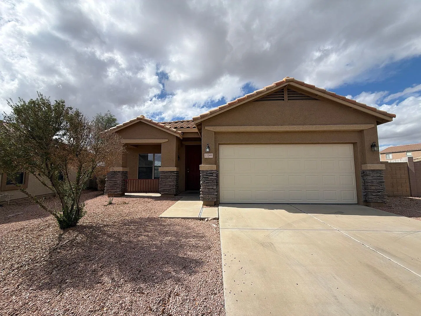 4 bed, 2.0 bath, 1762 sqft, $1,800 — Photo 1