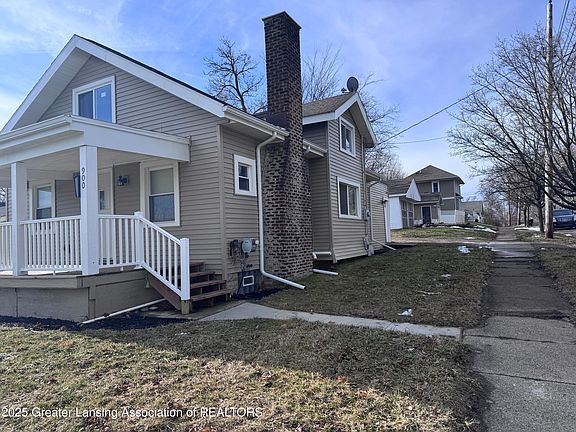 2nd image of 900 Middle St