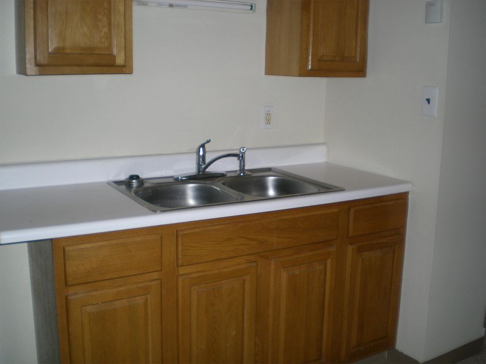 2nd image of 540 Factory St APT 2