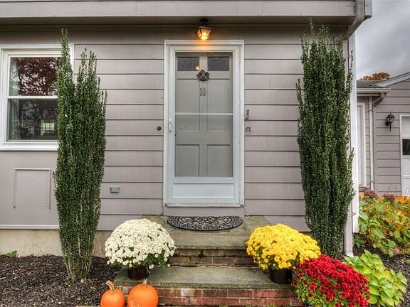 4th image of 10 Cedar Dr