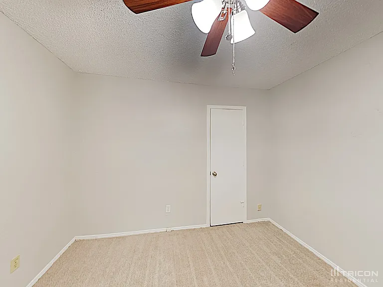 835 Live Oak Dr — Photo 11