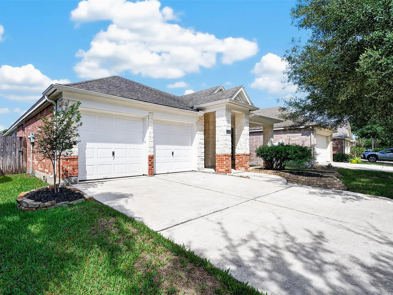 3 bed, 2.0 bath, 1649 sqft, $2,100 — Photo 2