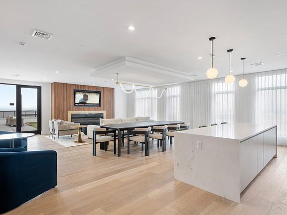 4th image of 191 Washington St #509