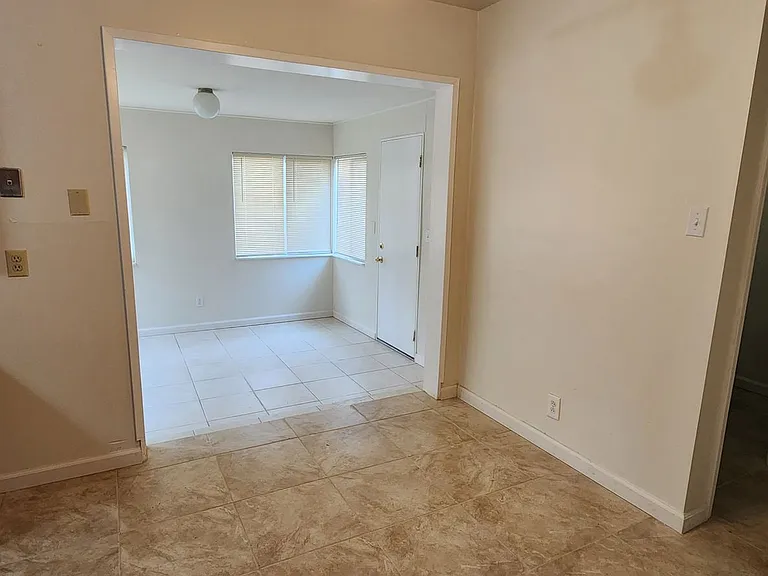 1720 Oregon Dr — Photo 7