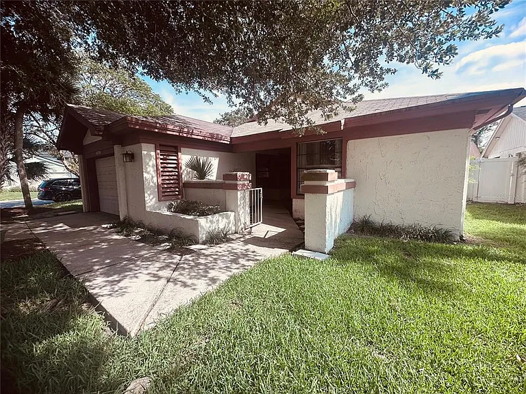 6256 Gardenview Ct — Photo 3
