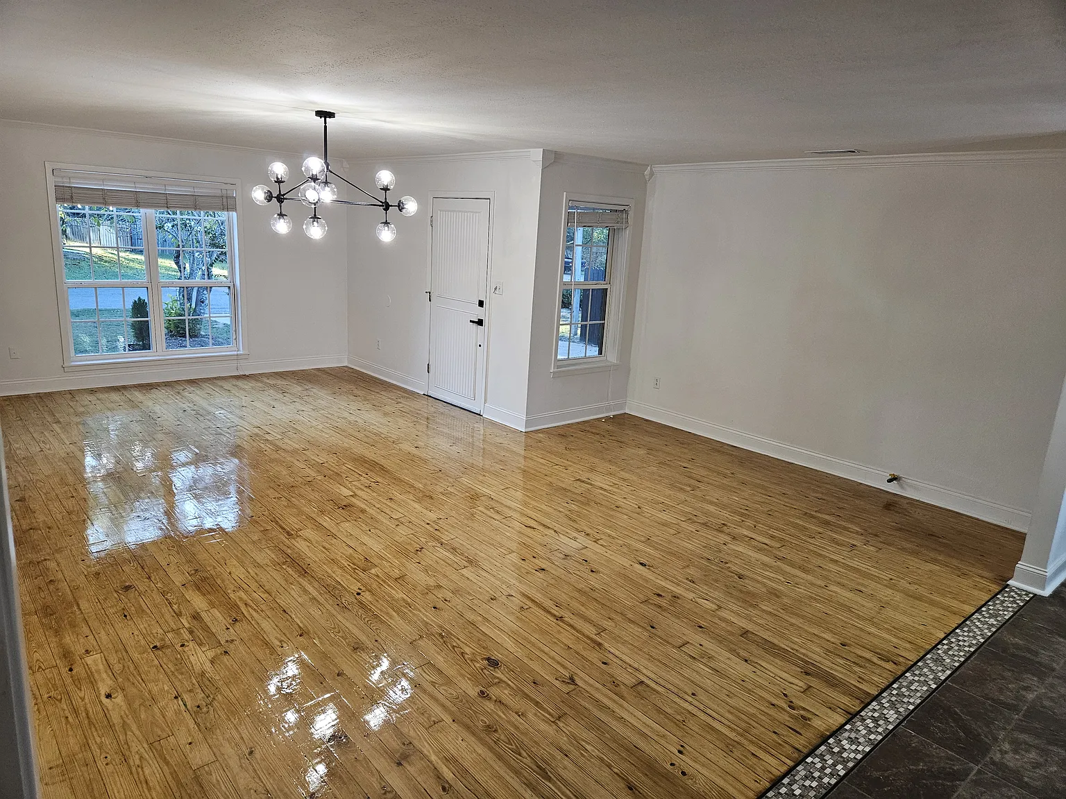 4 bed, 2387 sqft, $2,600 — Photo 3