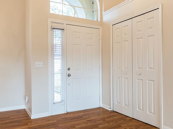2nd image of 502 Valencia Place Cir
