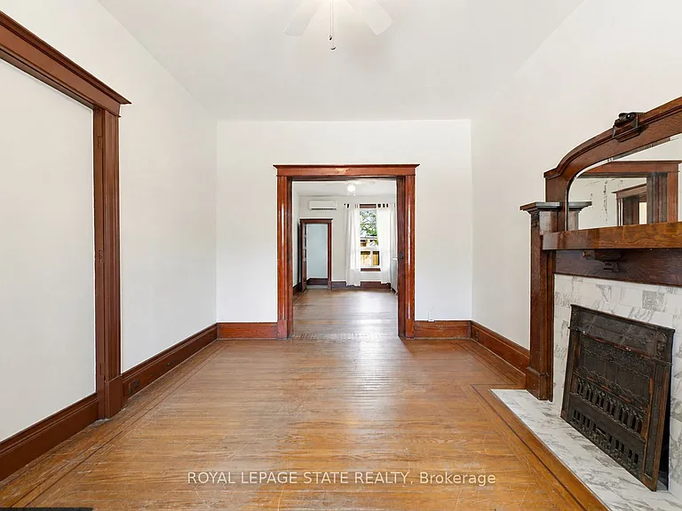 25 Strathcona Ave S #1 — Photo 5