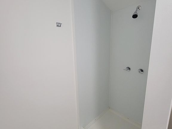4th image of 820 White Ln