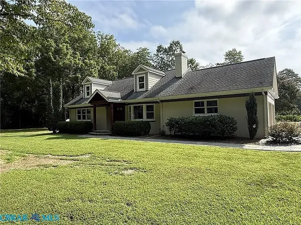 261 Tuckahoe Dr, Kilmarnock, VA 22482