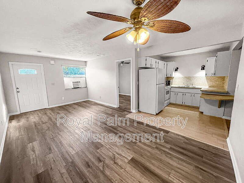 1st image of 3744 Estelle Ave