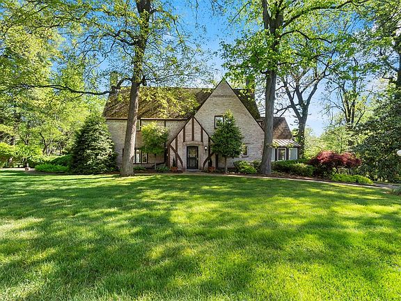 4th image of 648 Sylvan Ln