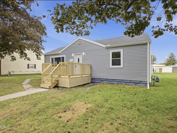 242 Sycamore St, Fostoria, OH 44830