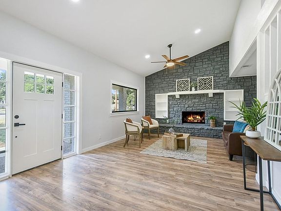 4th image of 805 E White St