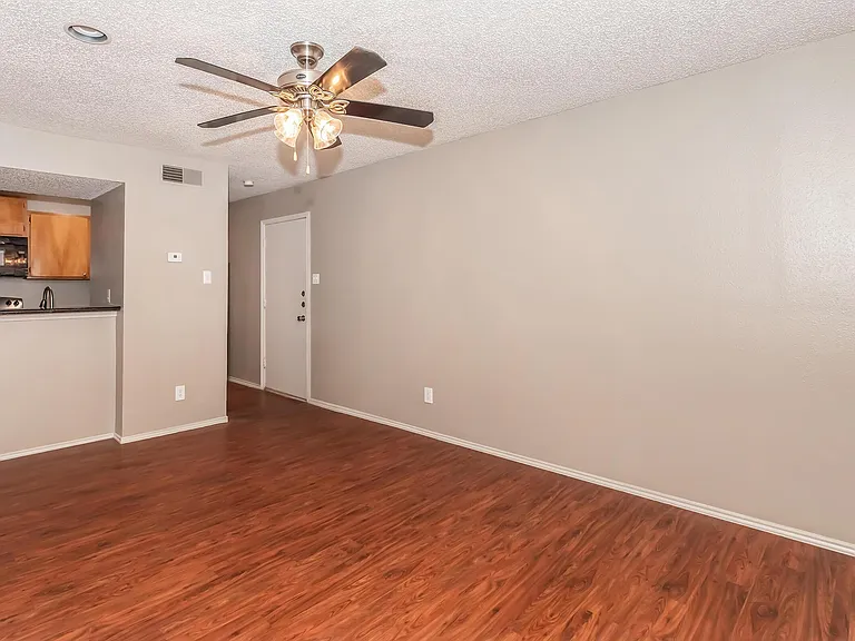 District West — Photo 14