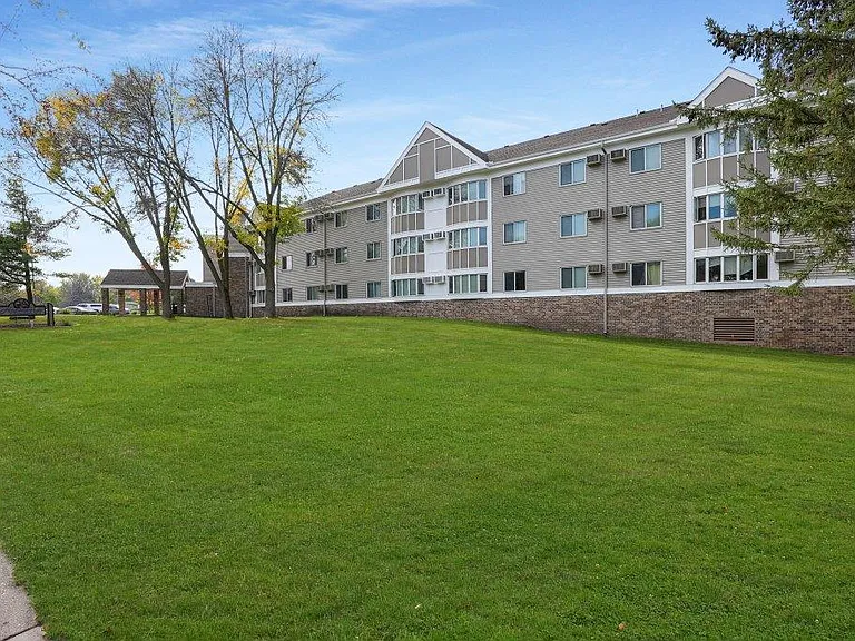 Applewoods Apartments — Photo 1