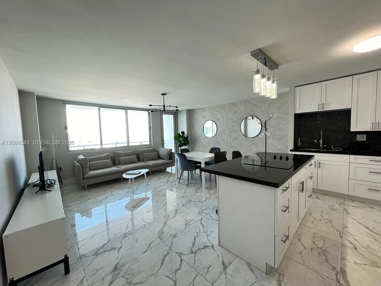 Burleigh House Condo — Photo 1