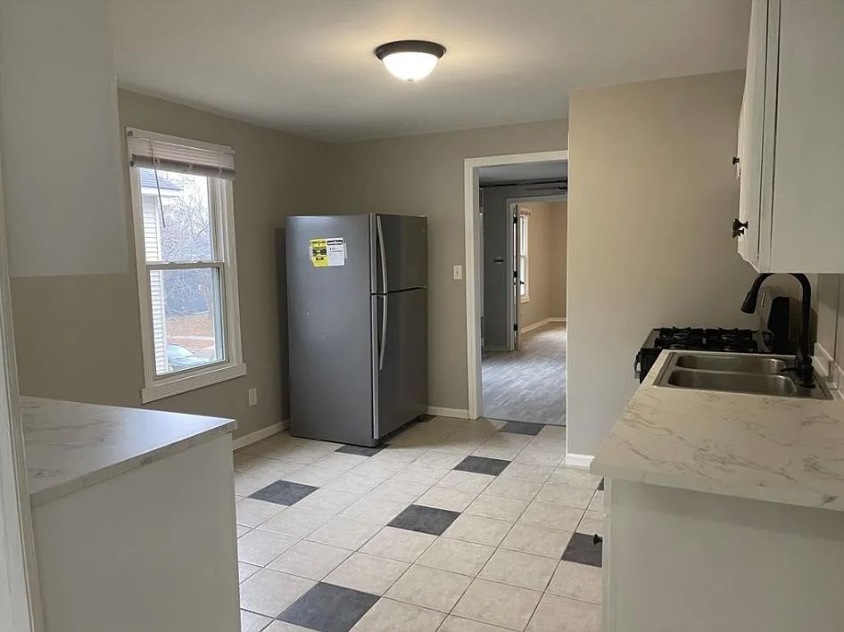 1st image of 1016 Stinson St #1016