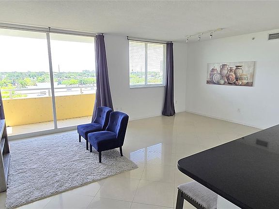 4th image of 2775 NE 187th St APT 506