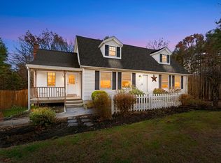14 Woodland Rd, Uxbridge, MA 01569