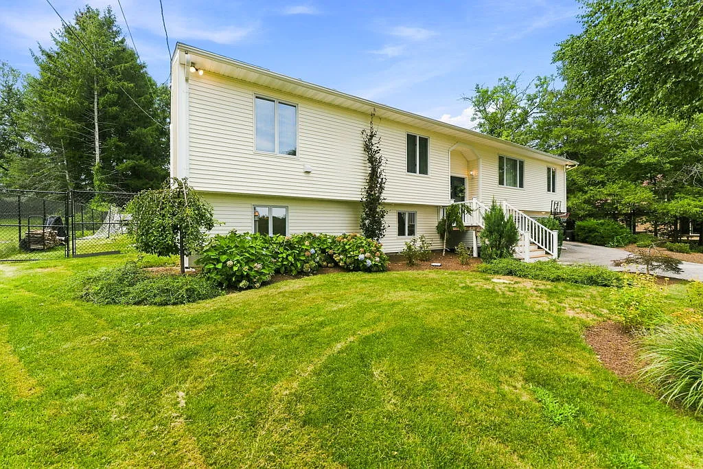 3 bed, 2.5 bath, 2712 sqft, $4,000 — Photo 4