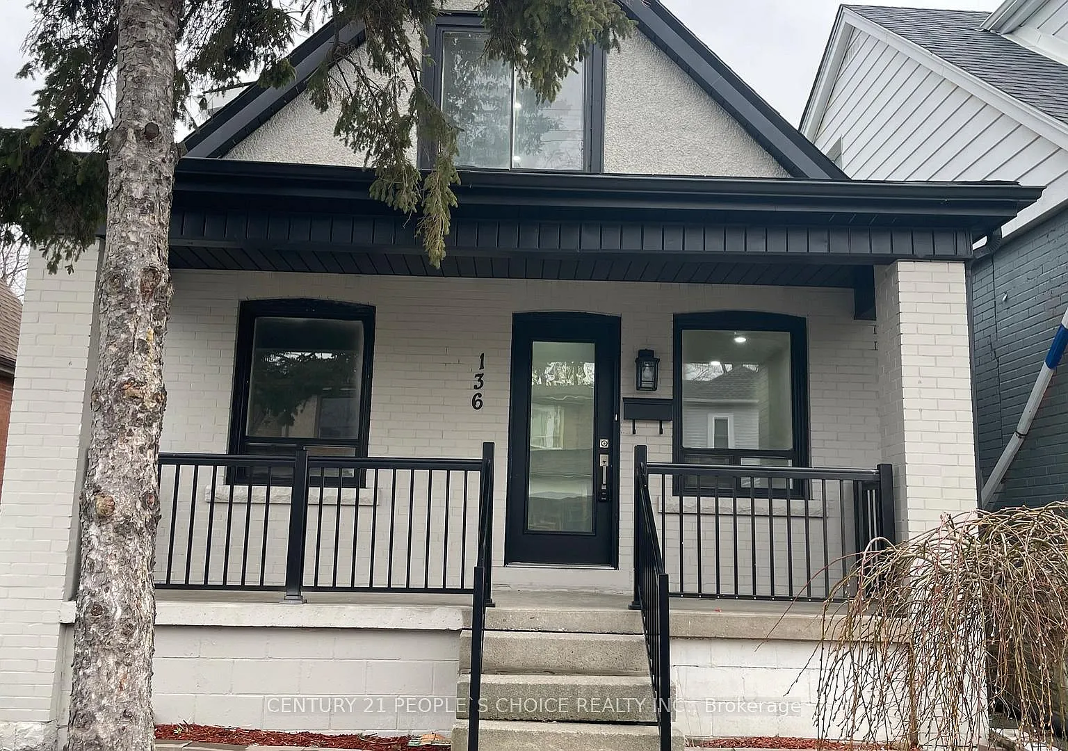 4 bed, $2,800 — Photo 1