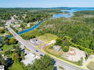 109 E Philip St, Lake Leelanau, MI 49653