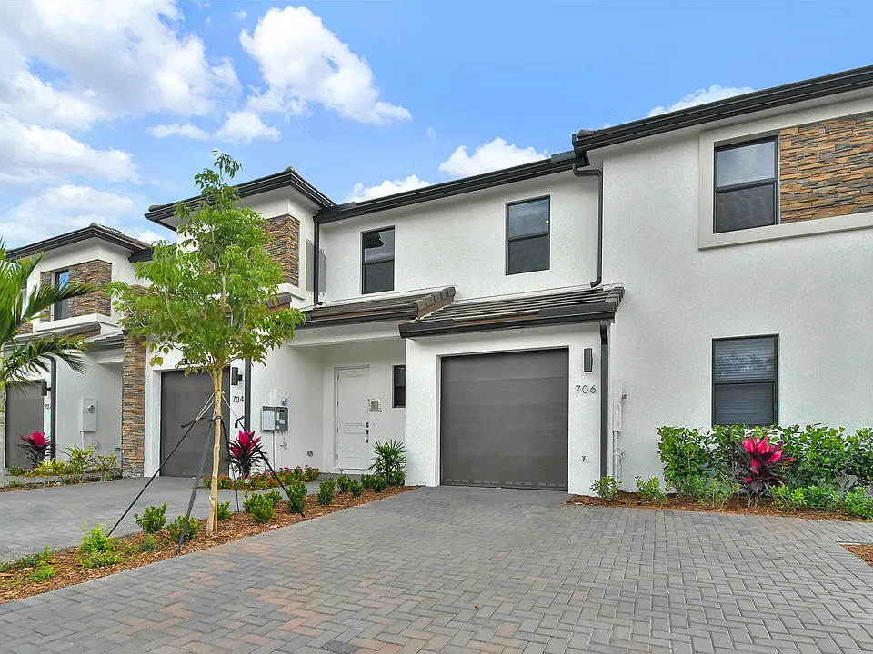 708 Del Vista Rd