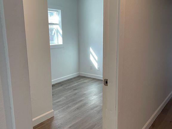 4th image of 2700 E Union St #A