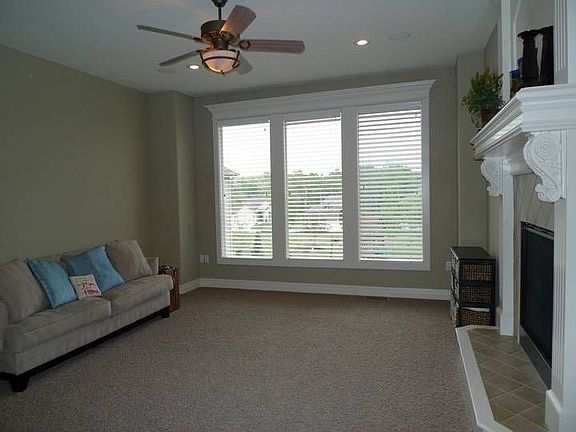 3rd image of 7825 N Dawn Ave