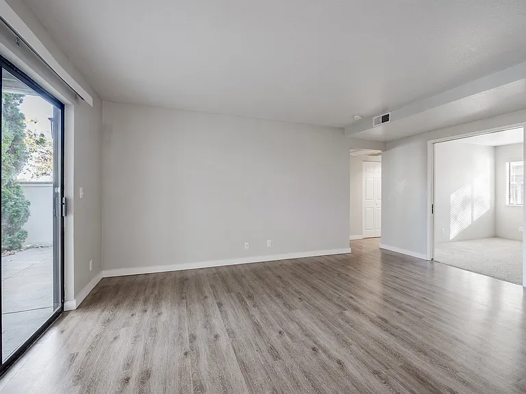 Reedhouse Apartments — Photo 26