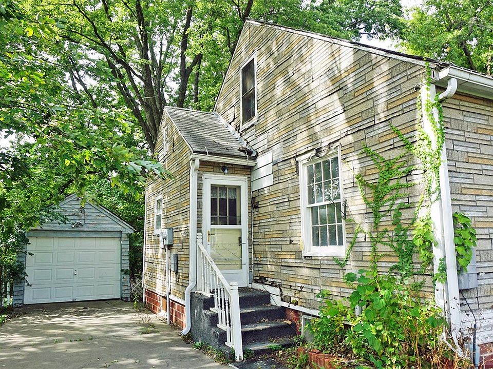 2nd image of 2113 College Pl