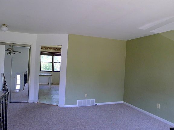 4th image of 27 Ledgewood Dr