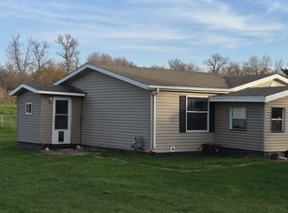 820 65th St NW, Minot, ND 58703
