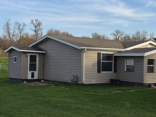 820 65th St NW, Minot, ND 58703