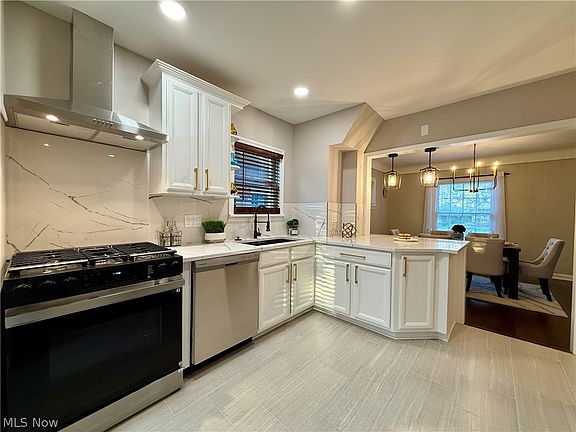 2nd image of 2216 Barrington Rd