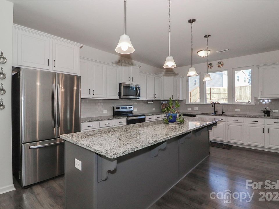 1st image of 105 Tuppy Ct