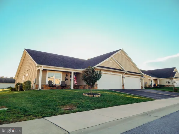 127 Saffron Ter, Falling Waters, WV 25419