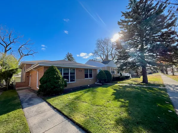 8119 N Karlov Ave, Skokie, IL 60076