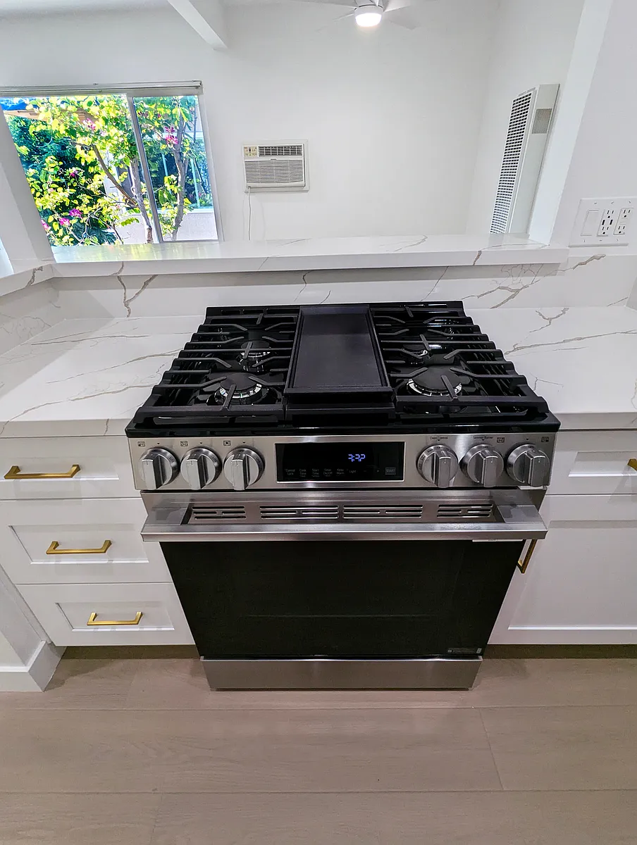 Building Photo - 2060 S Spinnaker St #4