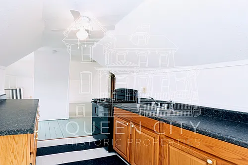 901 W Beverley St Photo 1