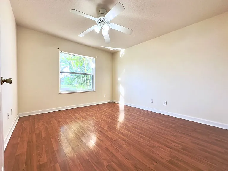 565 Limerick Dr — Photo 26