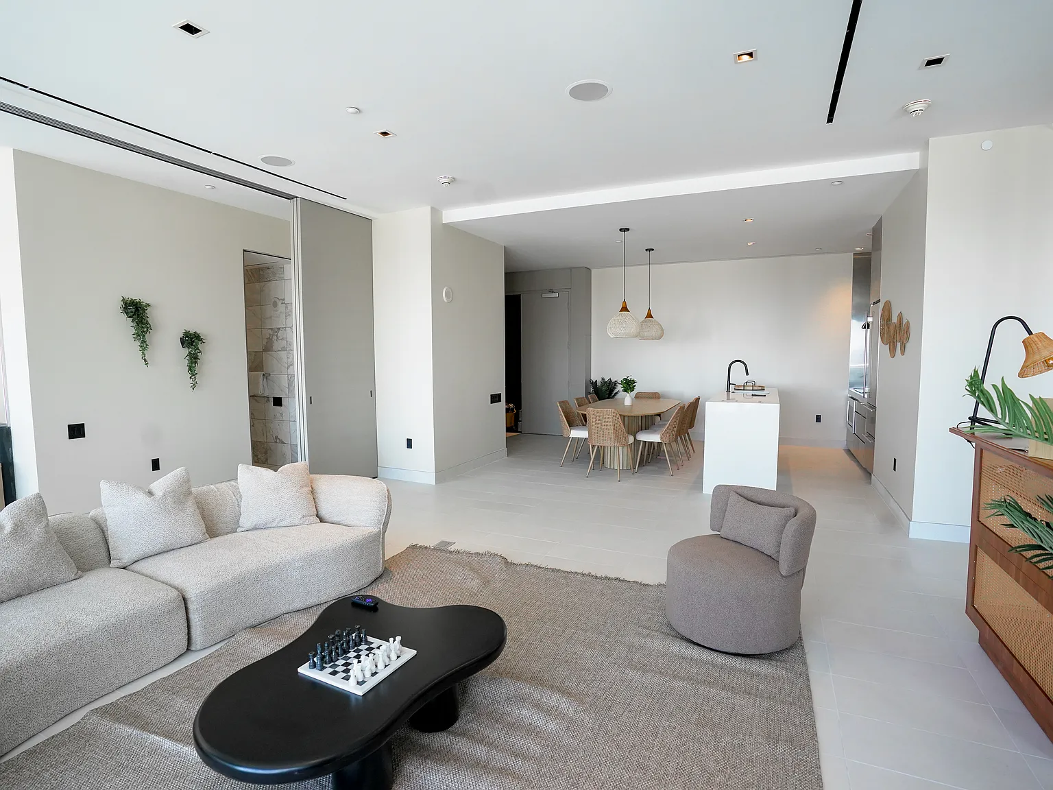 3 bed, 2.5 bath, 2100 sqft, $20,000 — Photo 2