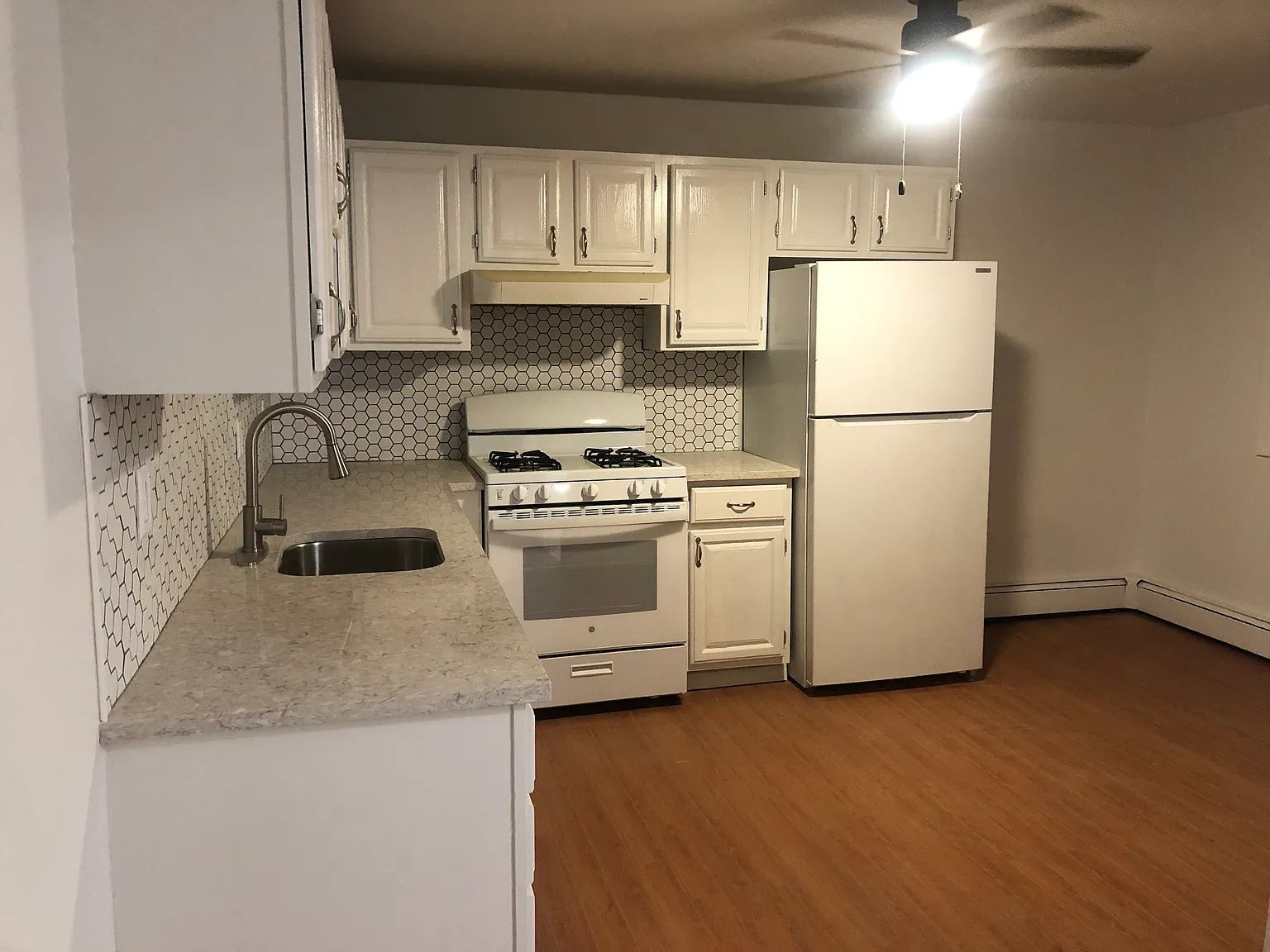 2 bed, 1100 sqft, $2,699 — Photo 2