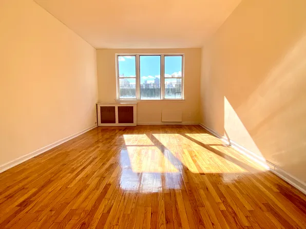 433 East 83rd Street image 1 of 7