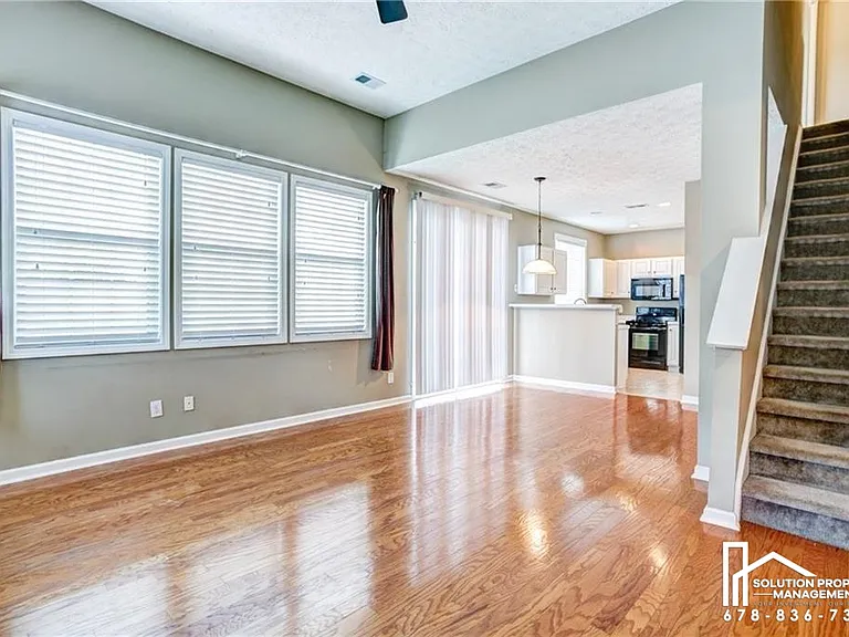 709 Bedford Ct — Photo 20